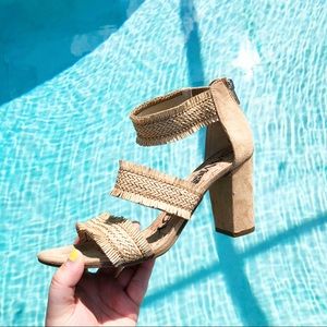 Beige Woven Zip Up Heels🤩